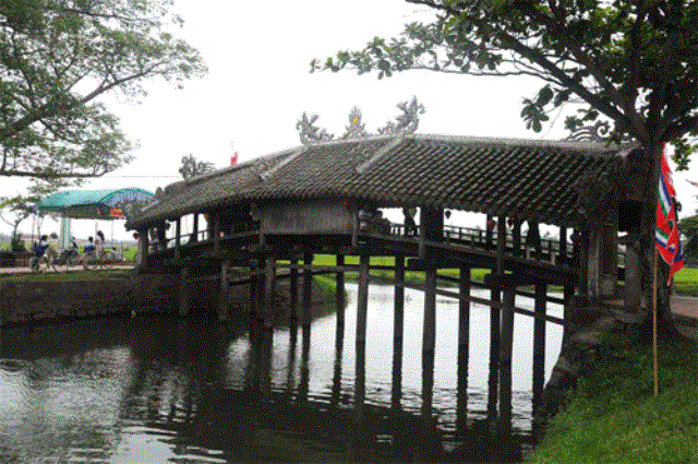 The Thanh Toan tile-roofed Bridge